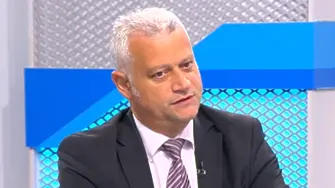 Кой е служебният министър на вътрешните работи Емил Дечев?