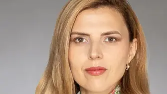Коя е Велислава Петрова-Чамова – министър на външните работи?