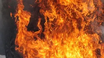 Късо съединение причини пожар в стопанска постройка