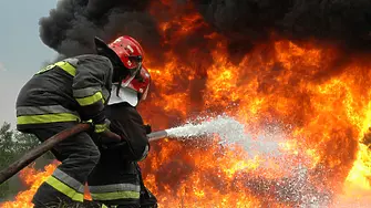 Огнеборци спасиха 8 сгради от опожаряване в село Мадан, екипи на пожарната гасиха огнища в целия регион