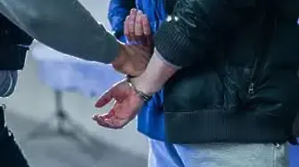 Млад мъж нападна баща си с брадва при семеен скандал в Берковица
