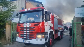 Овладяха пожара на нерегламентираното сметище край Мездра