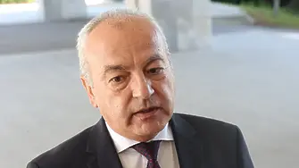 Гълъб Донев: Цял ден се забавлявам с меметата с мен и домашната ракия!