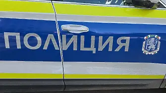 Товарен автомобил блъсна последователно патрулка и друга кола в Стара Загора