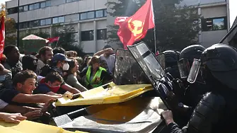 15-годишен загуби ръката си след взрив на полицейска граната на протест