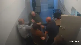 Публикуваха ново скандално видео с петричкия Ескобар, раздава крушета в болницата на затвора