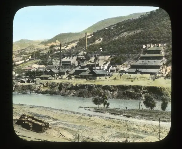 Колекционерът Любомир Иванов дари уникални исторически фотографии на читалището в Мездра