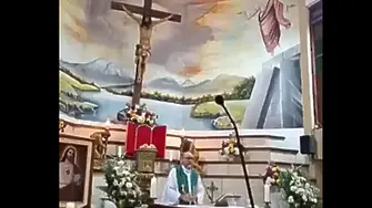 Кръст падна и уби свещеник по време на литургия (СНИМКИ)