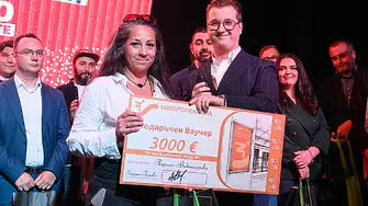 Пирина Воденичарова получи специалната награда на „Метрореклама“ на церемонията „40 до 40“ на Дарик