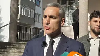 Андрей Гюров: Изборът днес е между две посоки
