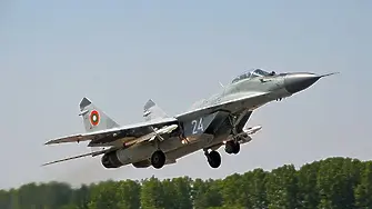 F-16, МиГ-29, Су-25 и L-39 патрулират над Черно море