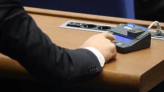 Заседанието на парламента се провали отново