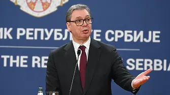 Дълги опашки в Сърбия: Вучич чака близо два часа, за да гласува