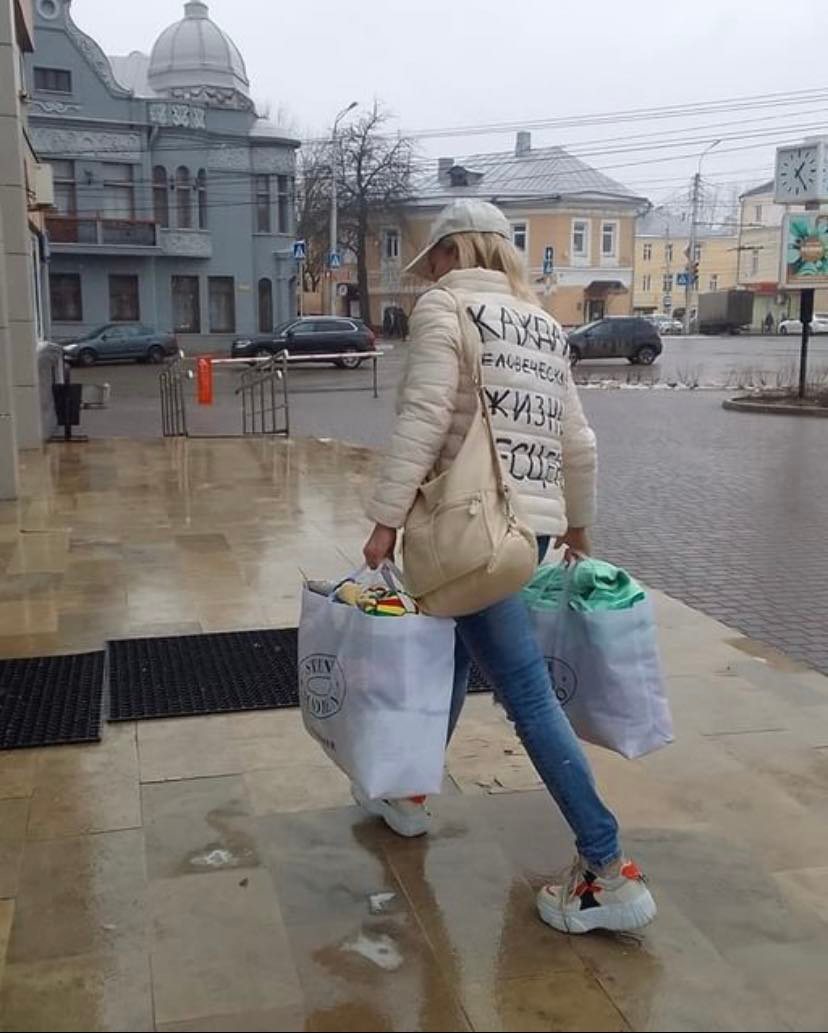 Забраниха на Марина Овсянникова да помогне на „добре охранявани“ бежанци 