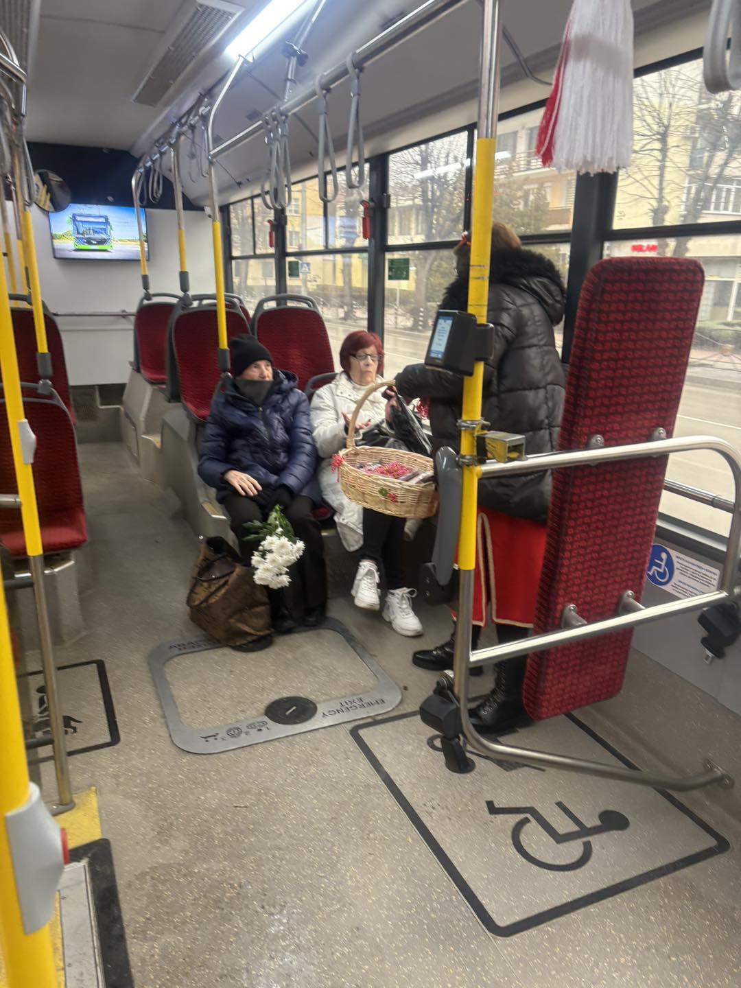 Честита Баба Марта от работещите в Градския транспорт на Враца!